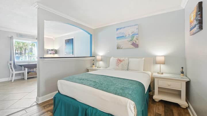Pelican Pointe 114:walk To Beach~pool~free Parking - Clearwater Beach
