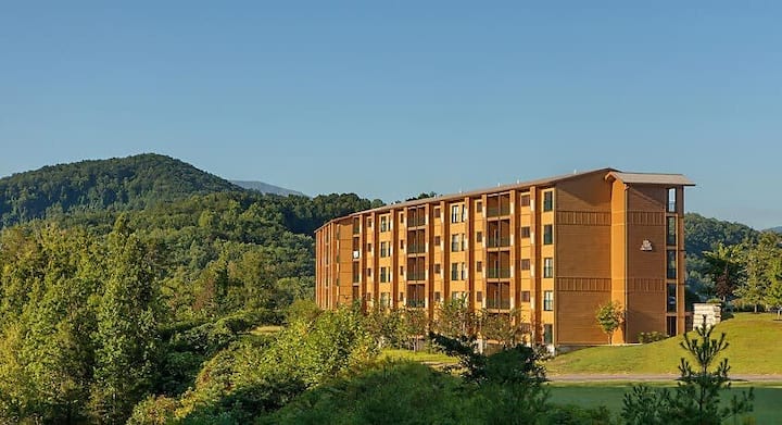 Just Reduced & Excellent Rates In Gatlinburg! Book Now For A December Getaway! - Gatlinburg, TN