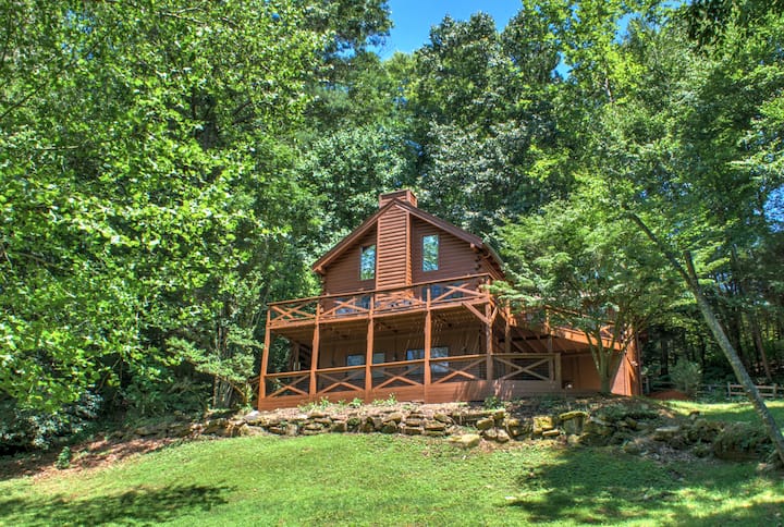 Hot Tub, Pool Table & Fireplace + Biltmore Pass | Pet-friendly Mountain Stay - Maggie Valley, NC