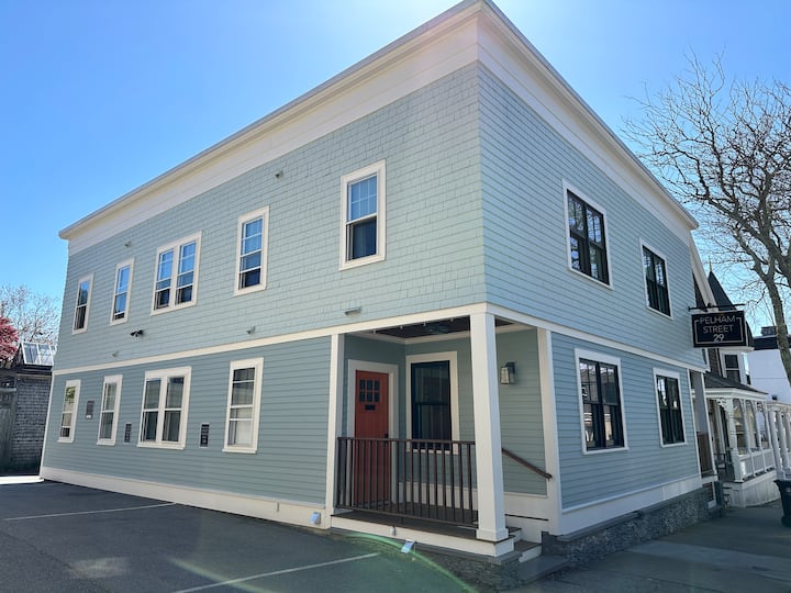 Entire Modern 7 Unit 7 Bath Boutique Inn - Newport
