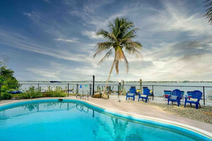 Waterfront "Paradise Bay" Wows Guests! Pool & Bay - Englewood, FL