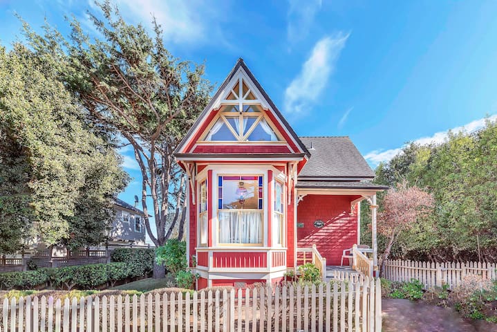 3812 Little House – Historic Home, Walk to the Bay