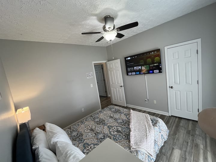 Спалня №2 - с 55 - инчов телевизор