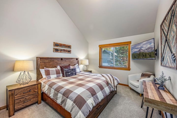 Piso Superior - Quarto 3 - Cama King adjacente ao Banheiro Suíte