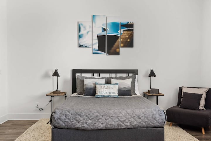 E202 ~ 4 Beds ~ 3 Miles Downtown Broadway ~ Clean - Vanderbilt University, Nashville
