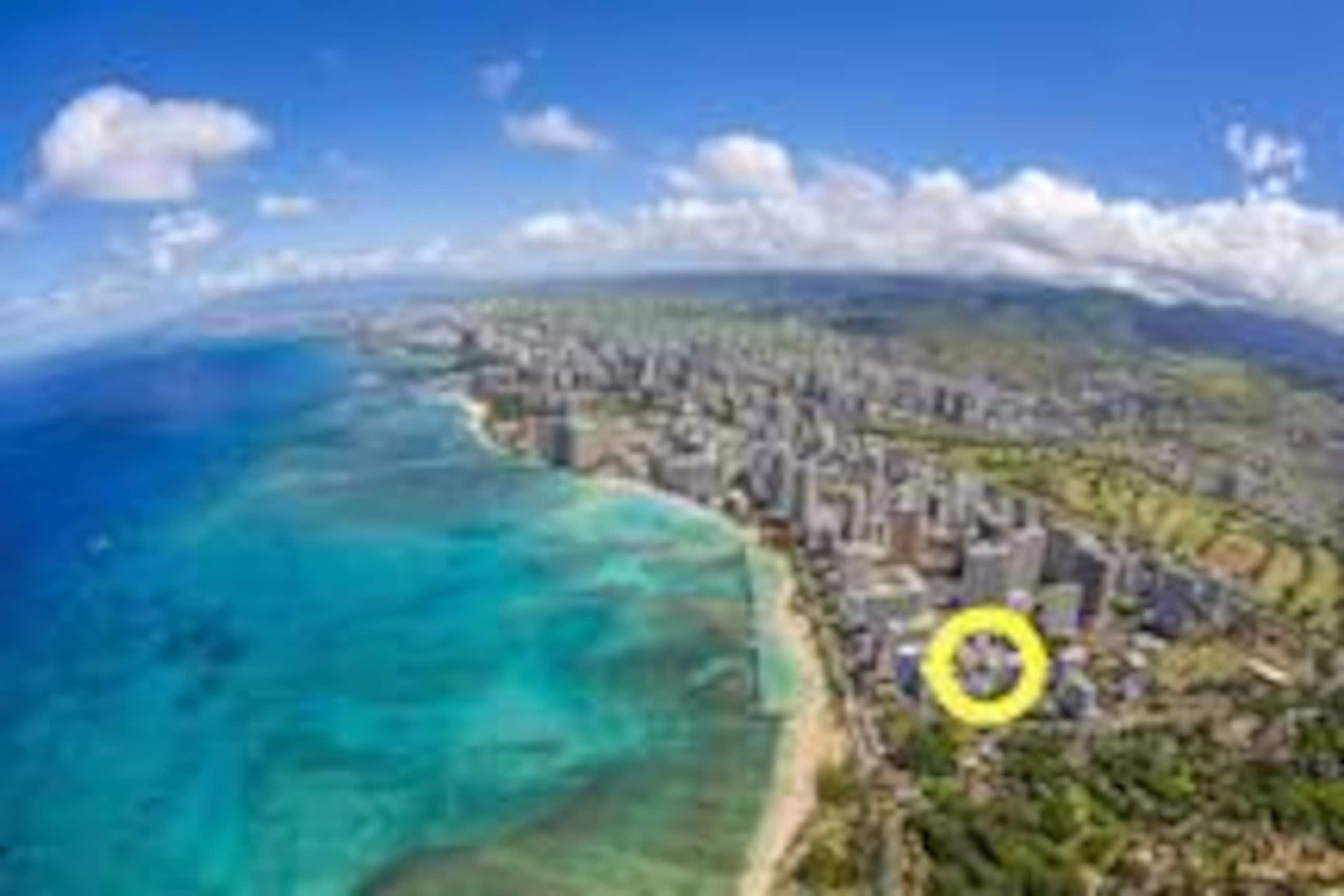 Condo in Honolulu · ★4.89 · 1 bedroom · 1 bed · 1 private bath - Image 11