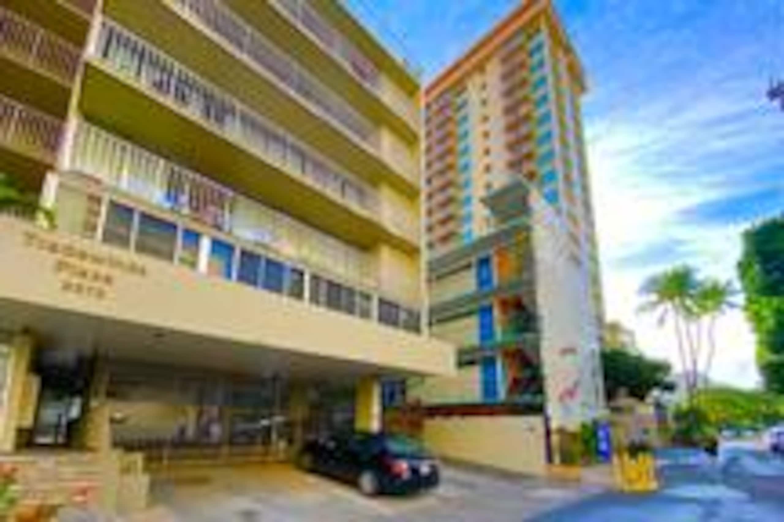Condo in Honolulu · ★4.89 · 1 bedroom · 1 bed · 1 private bath - Image 13