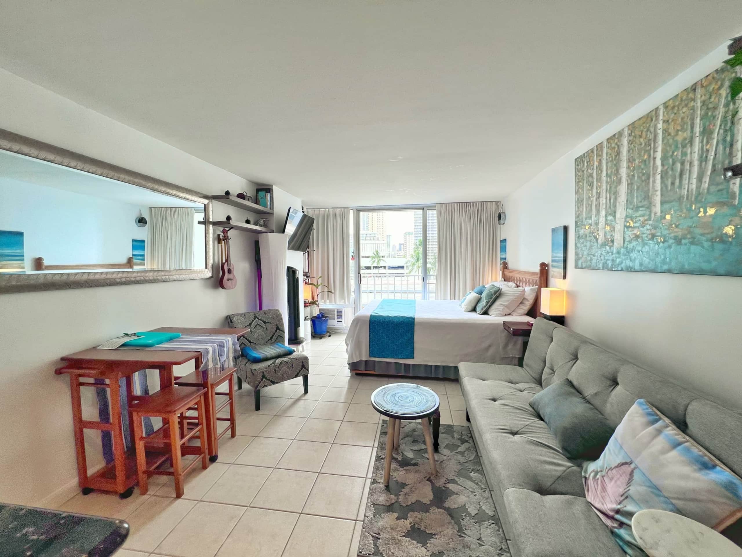 Condo in Honolulu · ★4.89 · 1 bedroom · 1 bed · 1 private bath - Image 3
