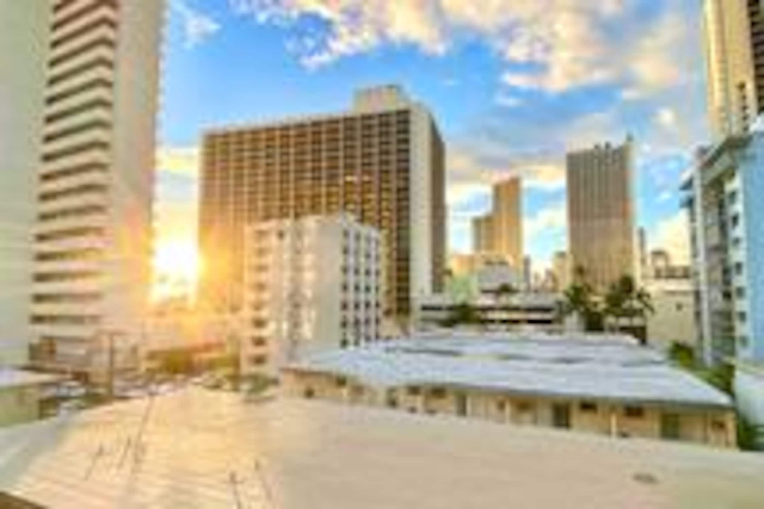 Condo in Honolulu · ★4.89 · 1 bedroom · 1 bed · 1 private bath - Image 14