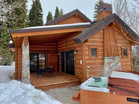 Cozy Tamarack 2BR Home w Hot Tub, by Trails, Lake