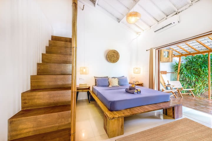 غرفة نوم الميزانين ، مستوى أقل