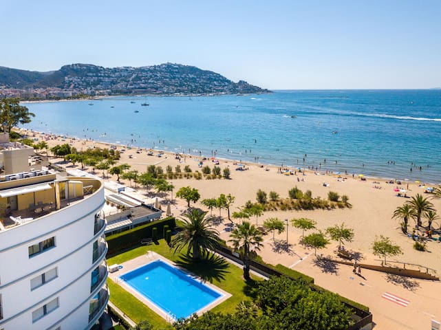 marina park b 3-1 – apartment in roses in front of