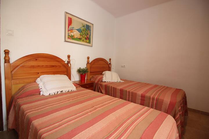 cosconilles -apartment in the center of roses, onl gallery image 5