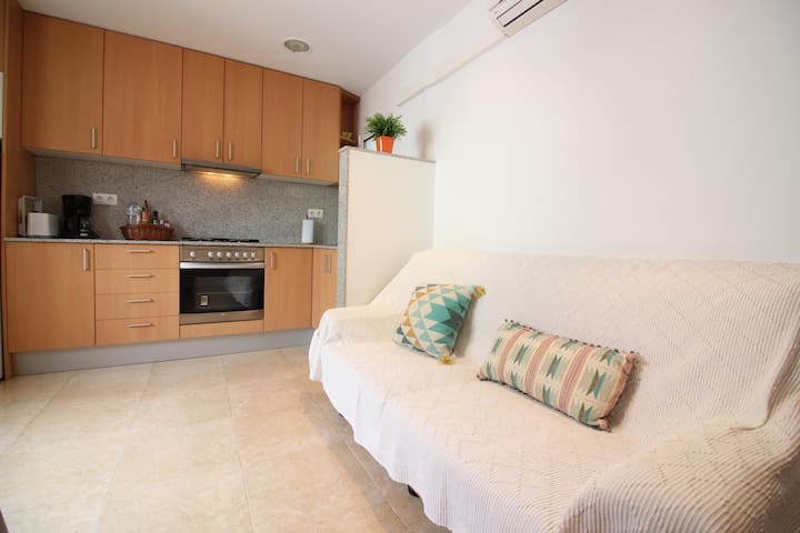 cosconilles -apartment in the center of roses, onl