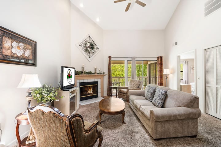 4bd/3ba Golf Condo, Patio, Golf On-site, Ticket Discounts - Branson, MO