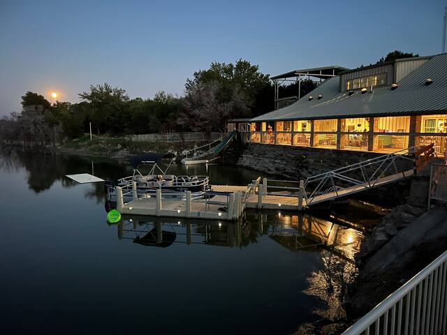 Lake Godstone managed Airbnb listing 1