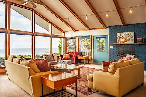 Ocean Front! Hot Tub & Dog Friendly~Second Story