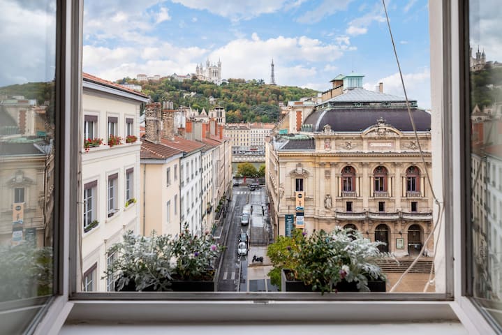 Les Célestins – Apartment with an amazing view gallery image 3
