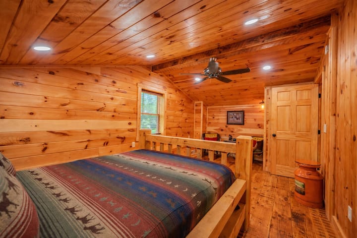 Stable: Queen bedroom #3 of 4 (upstairs)