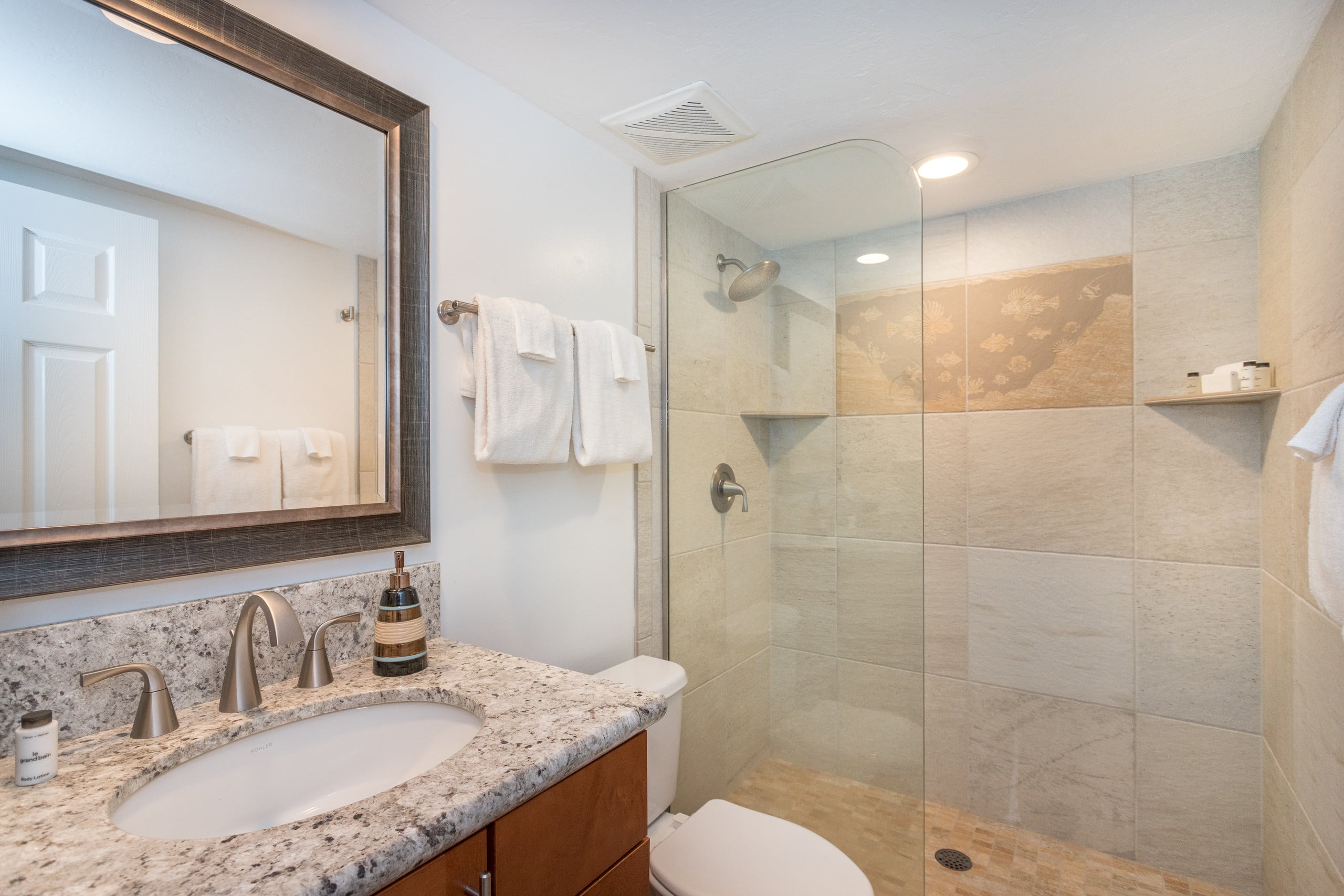 Condo in Kailua-Kona · ★4.48 · 2 bedrooms · 3 beds · 2 baths - Image 15
