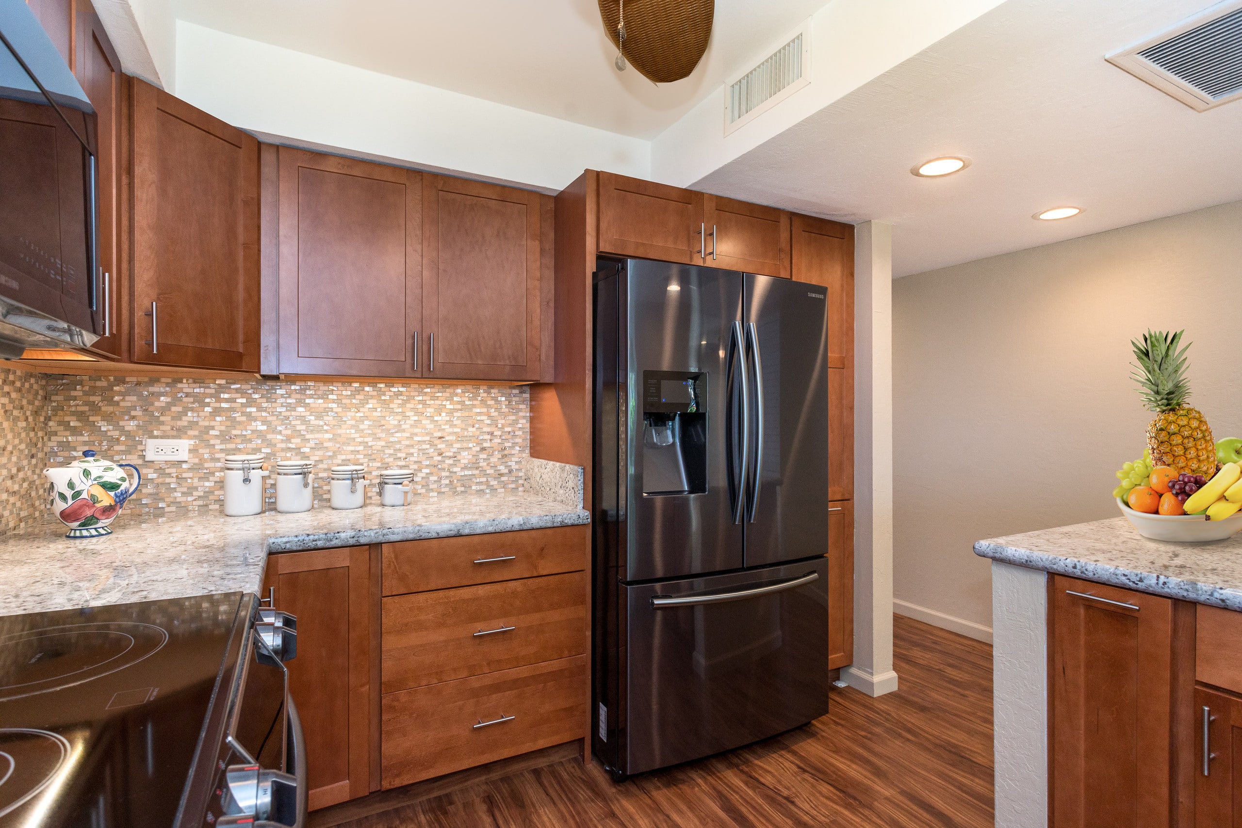 Condo in Kailua-Kona · ★4.48 · 2 bedrooms · 3 beds · 2 baths - Image 3