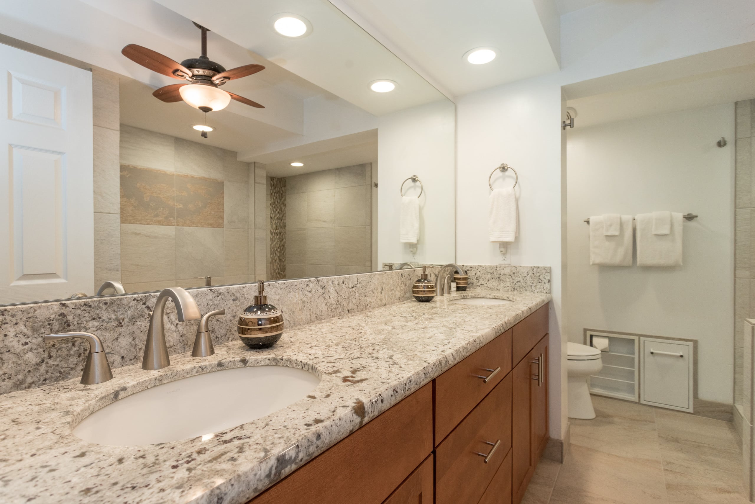 Condo in Kailua-Kona · ★4.48 · 2 bedrooms · 3 beds · 2 baths - Image 13