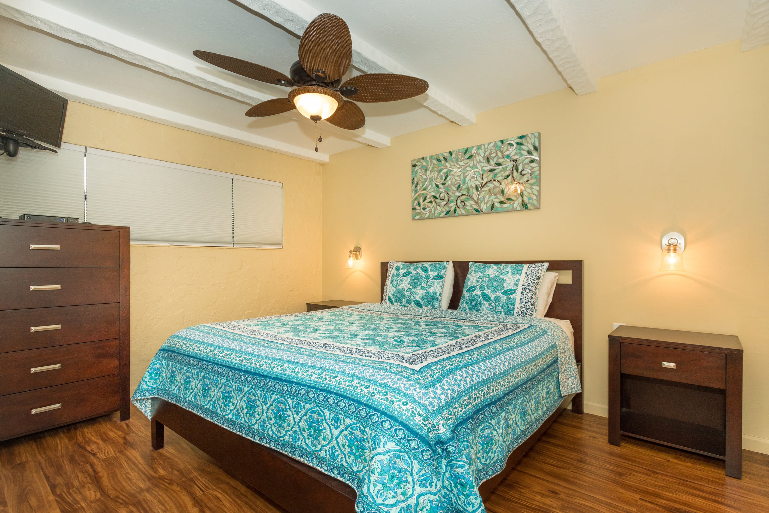 Condo in Kailua-Kona · ★4.48 · 2 bedrooms · 3 beds · 2 baths - Image 12