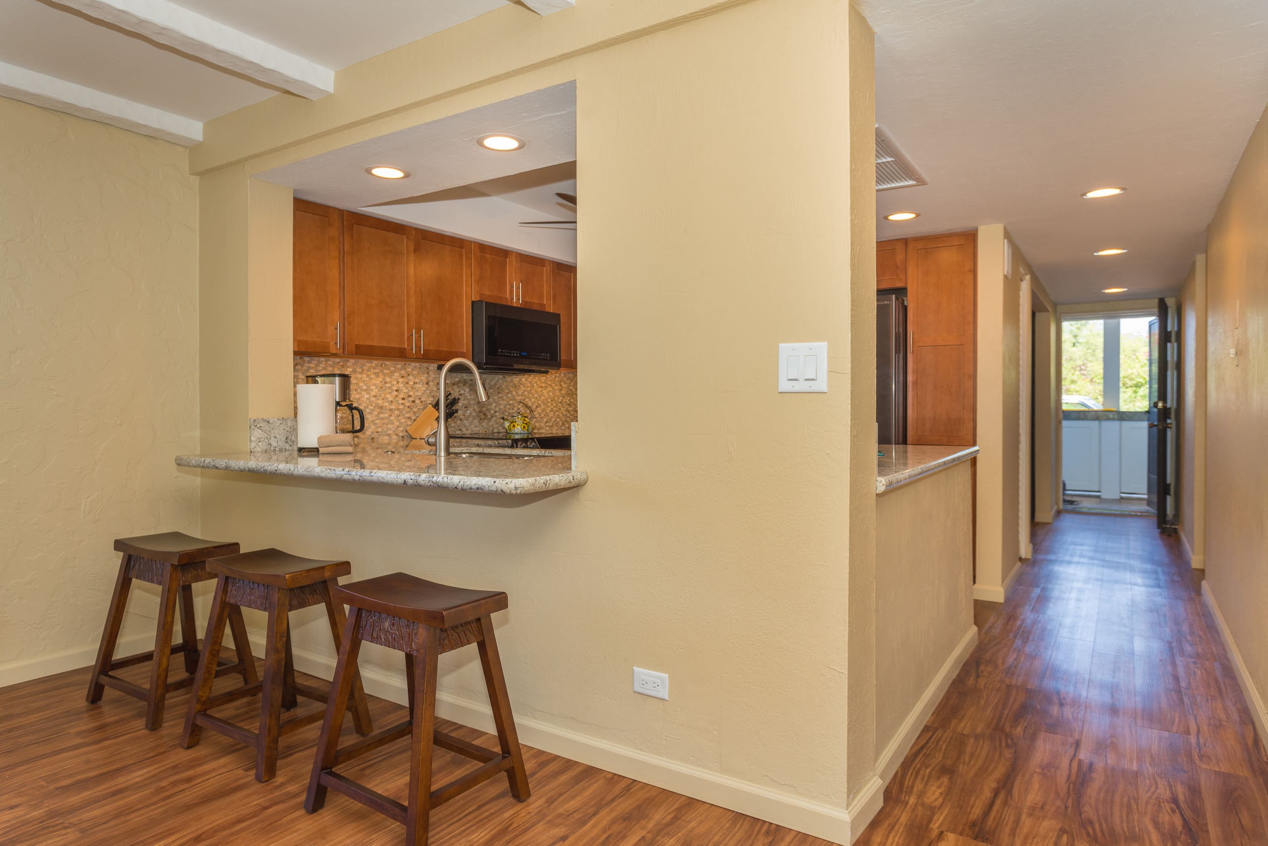 Condo in Kailua-Kona · ★4.48 · 2 bedrooms · 3 beds · 2 baths - Image 8