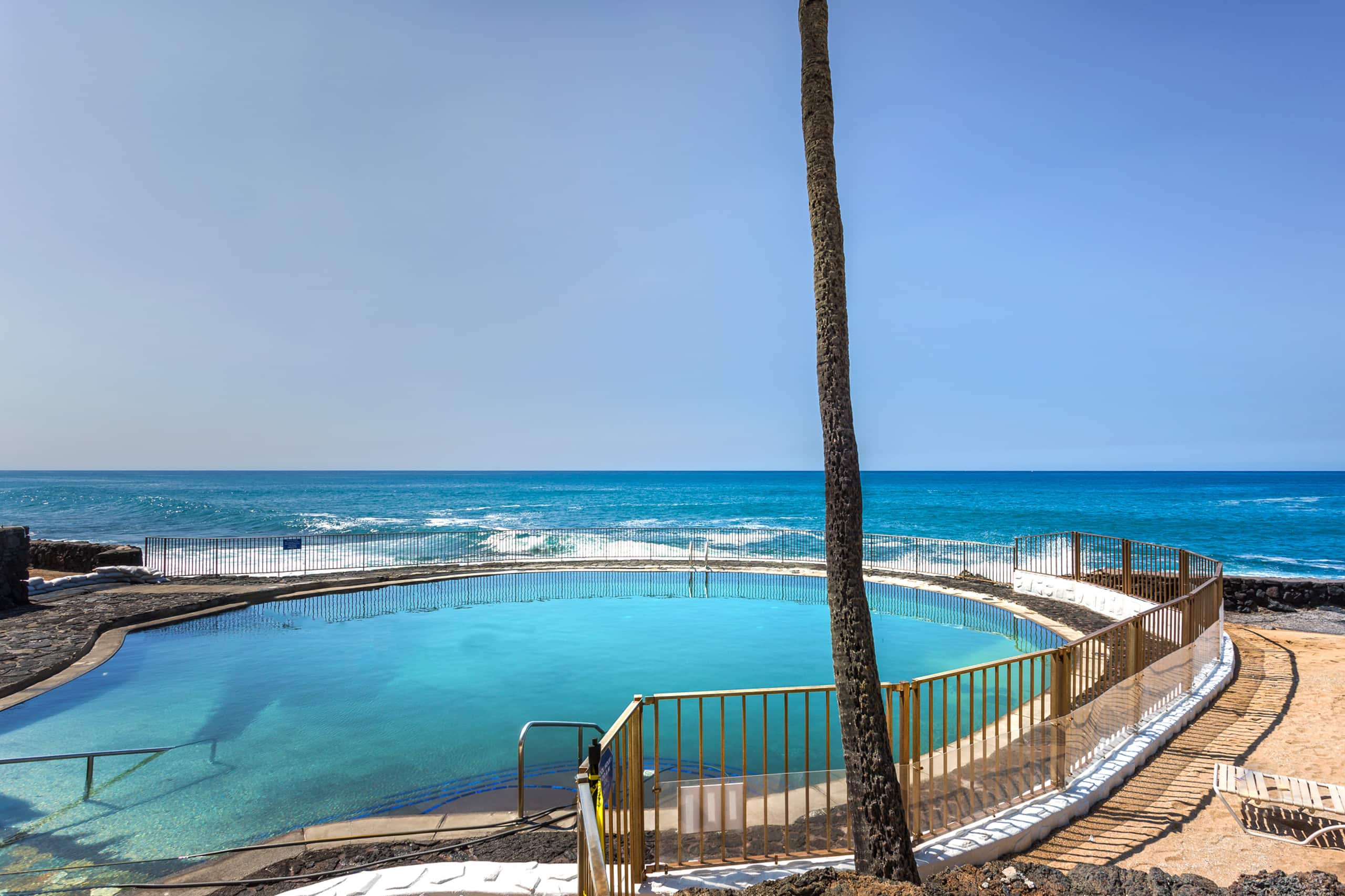 Condo in Kailua-Kona · ★4.48 · 2 bedrooms · 3 beds · 2 baths - Image 30
