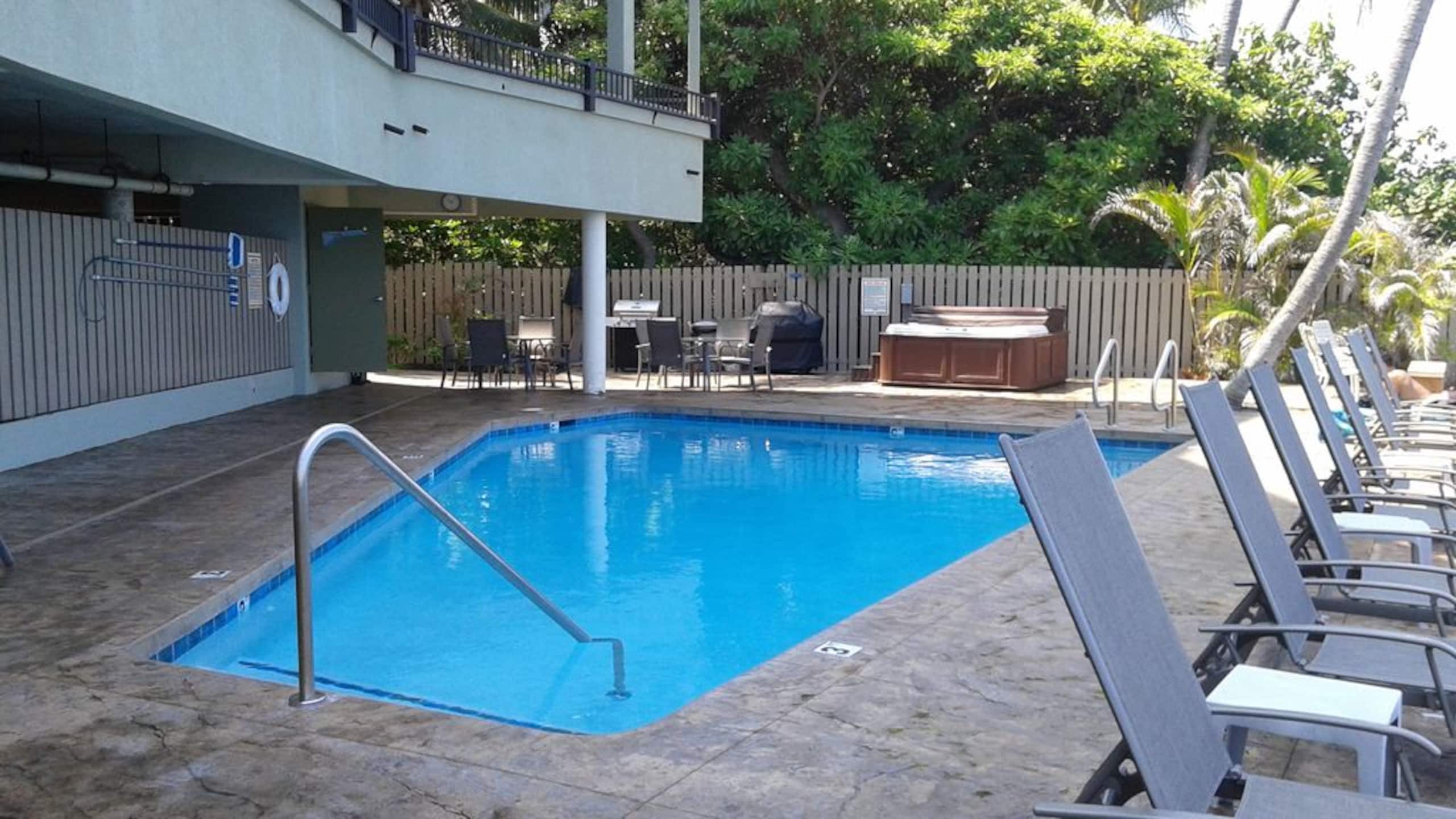 Condo in Kailua-Kona · ★4.45 · 2 bedrooms · 2 beds · 2 baths - Image 21