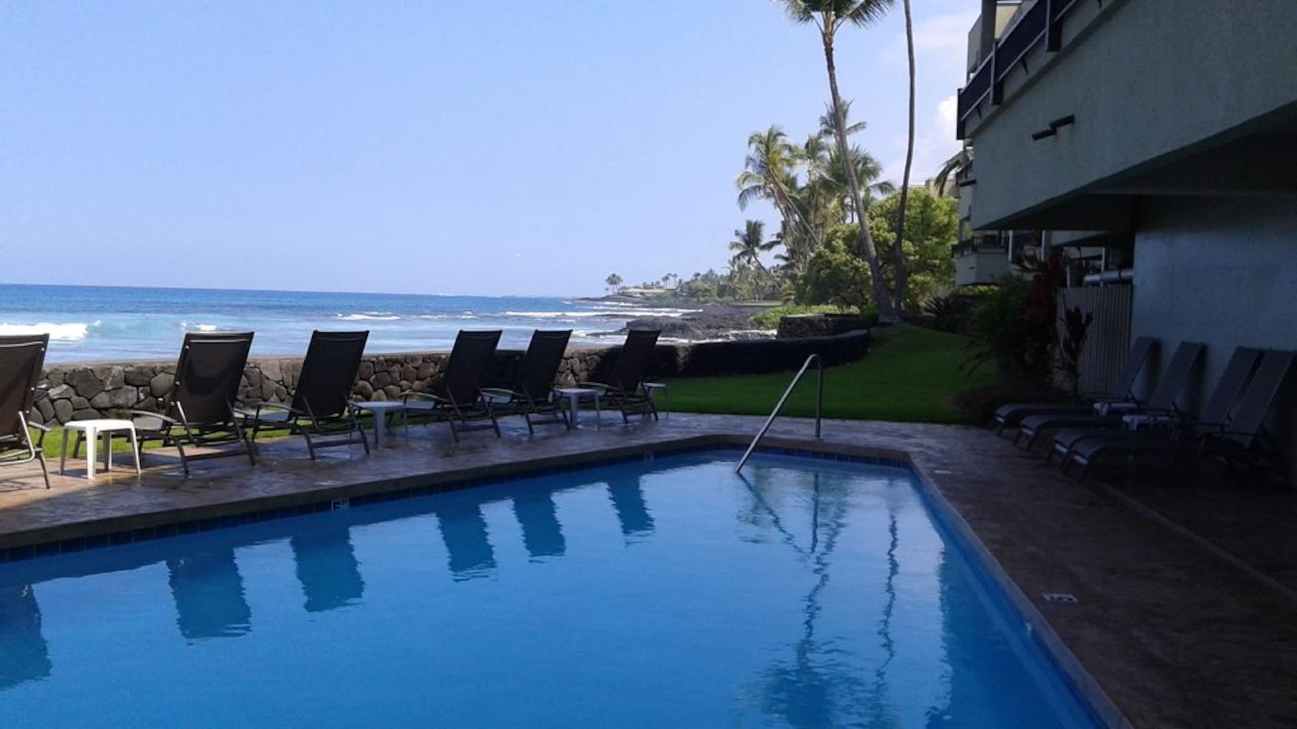 Condo in Kailua-Kona · ★4.45 · 2 bedrooms · 2 beds · 2 baths - Image 23