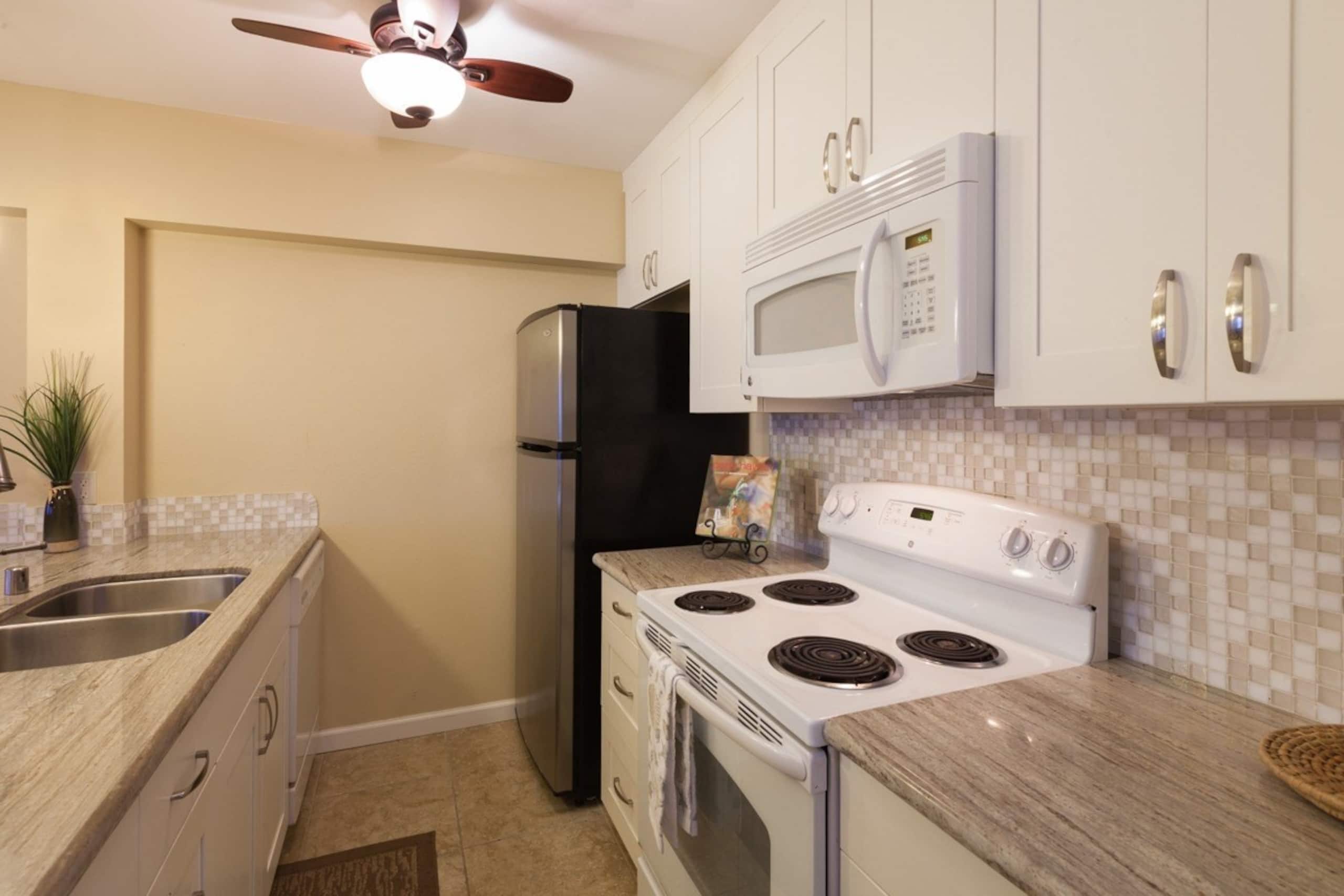 Condo in Kailua-Kona · ★4.45 · 2 bedrooms · 2 beds · 2 baths - Image 3