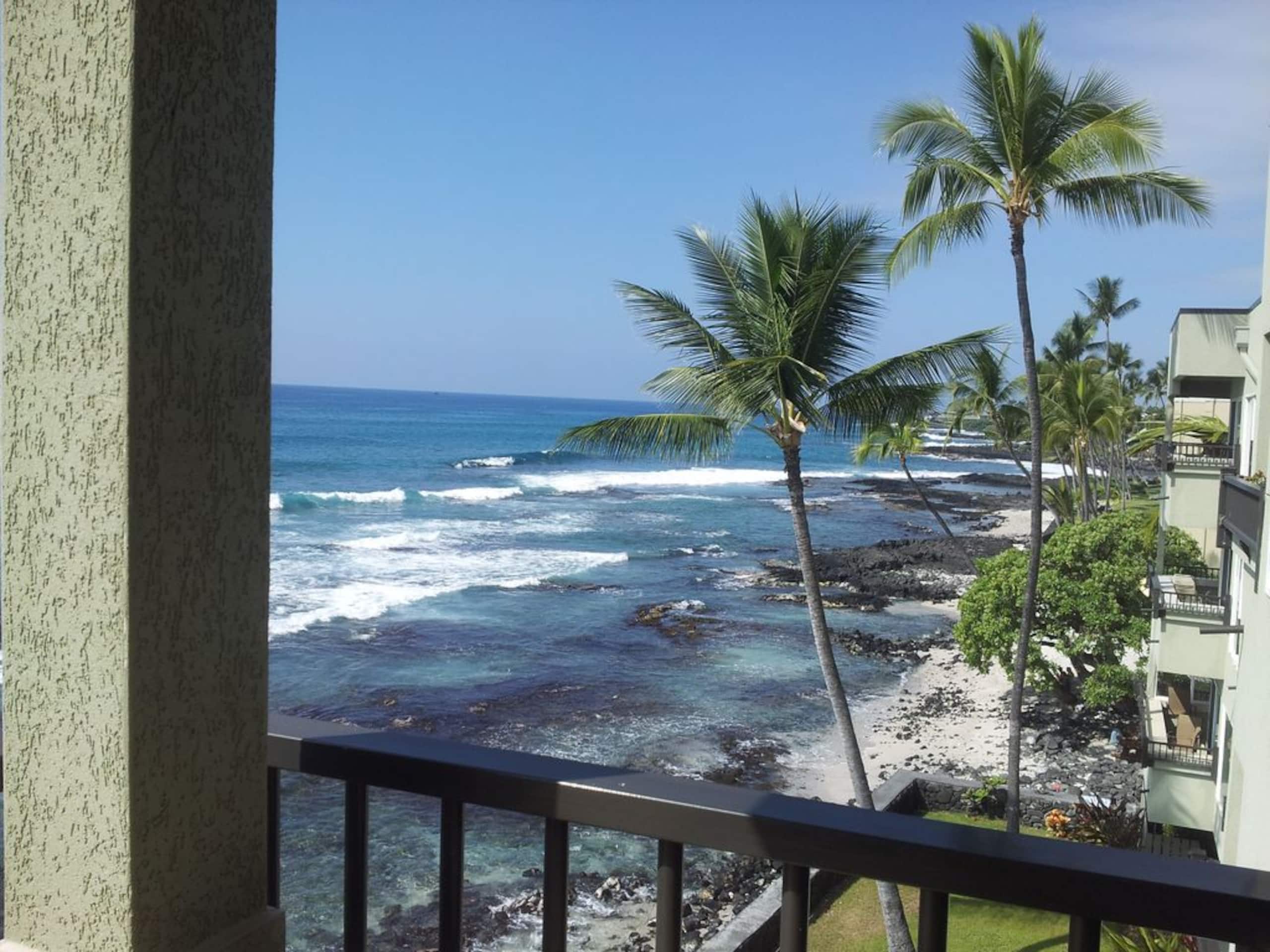 Condo in Kailua-Kona · ★4.45 · 2 bedrooms · 2 beds · 2 baths - Image 14