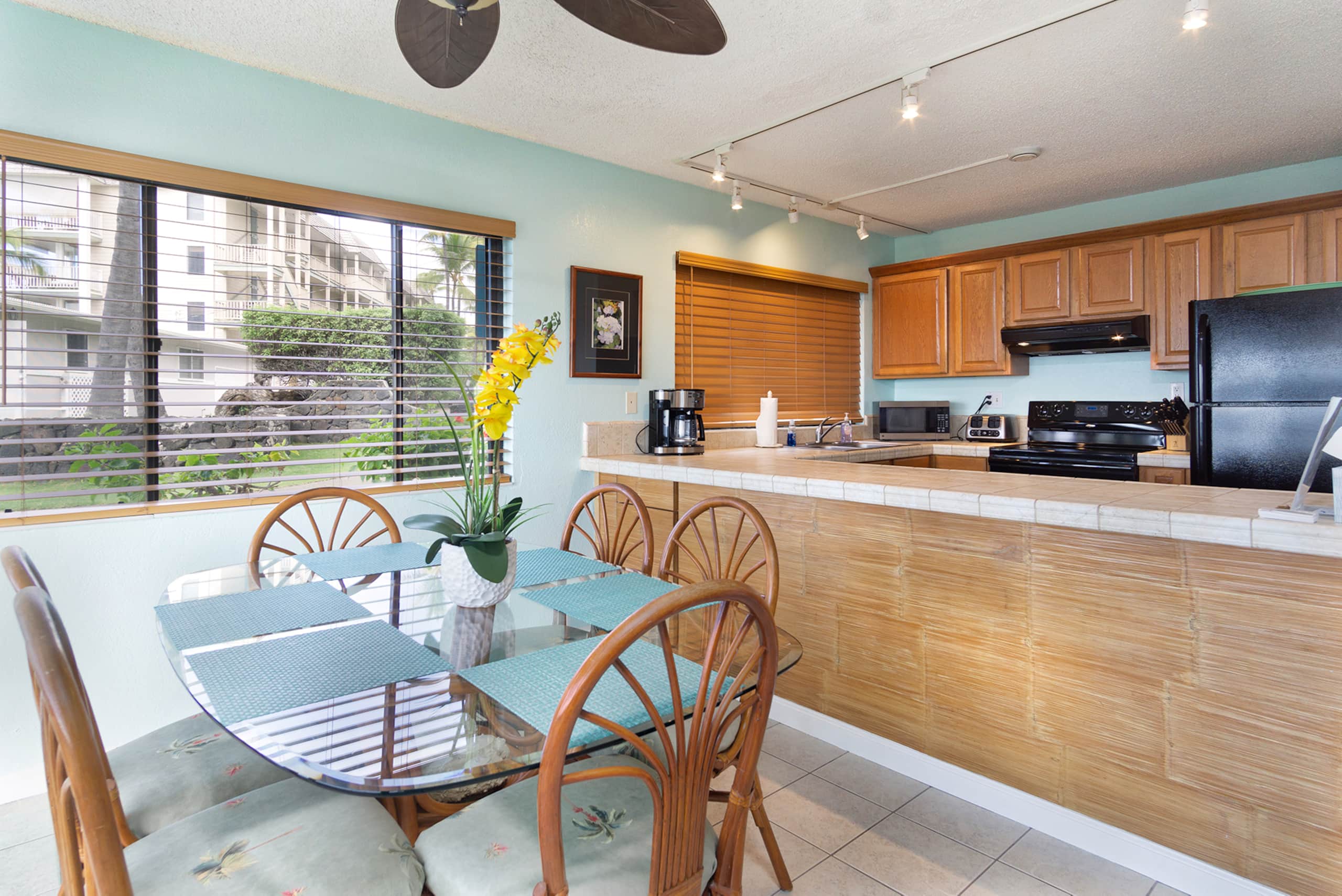 Condo in Kailua-Kona · ★4.8 · 2 bedrooms · 3 beds · 2 baths - Image 7