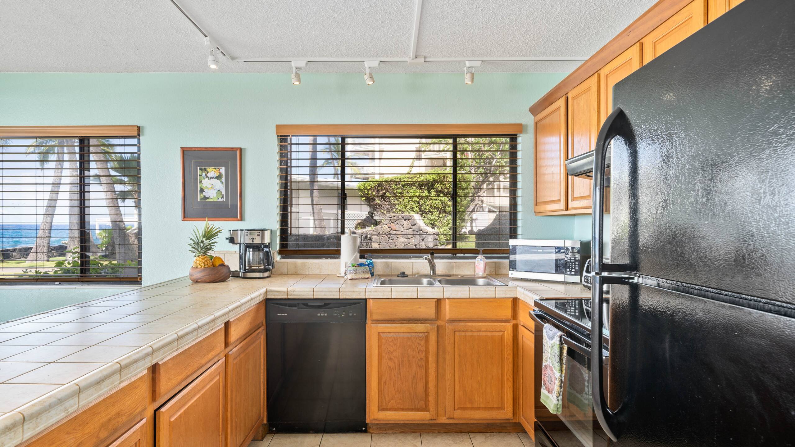 Condo in Kailua-Kona · ★4.8 · 2 bedrooms · 3 beds · 2 baths - Image 5