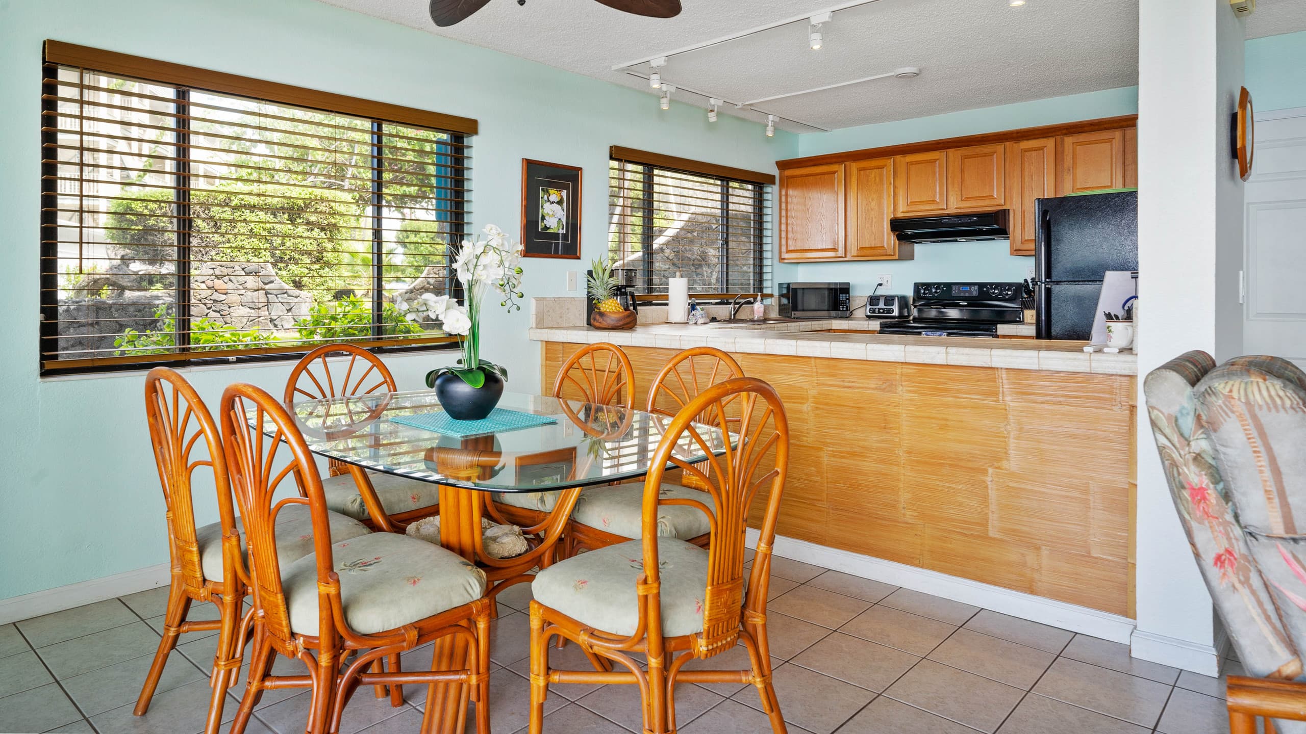 Condo in Kailua-Kona · ★4.8 · 2 bedrooms · 3 beds · 2 baths - Image 8