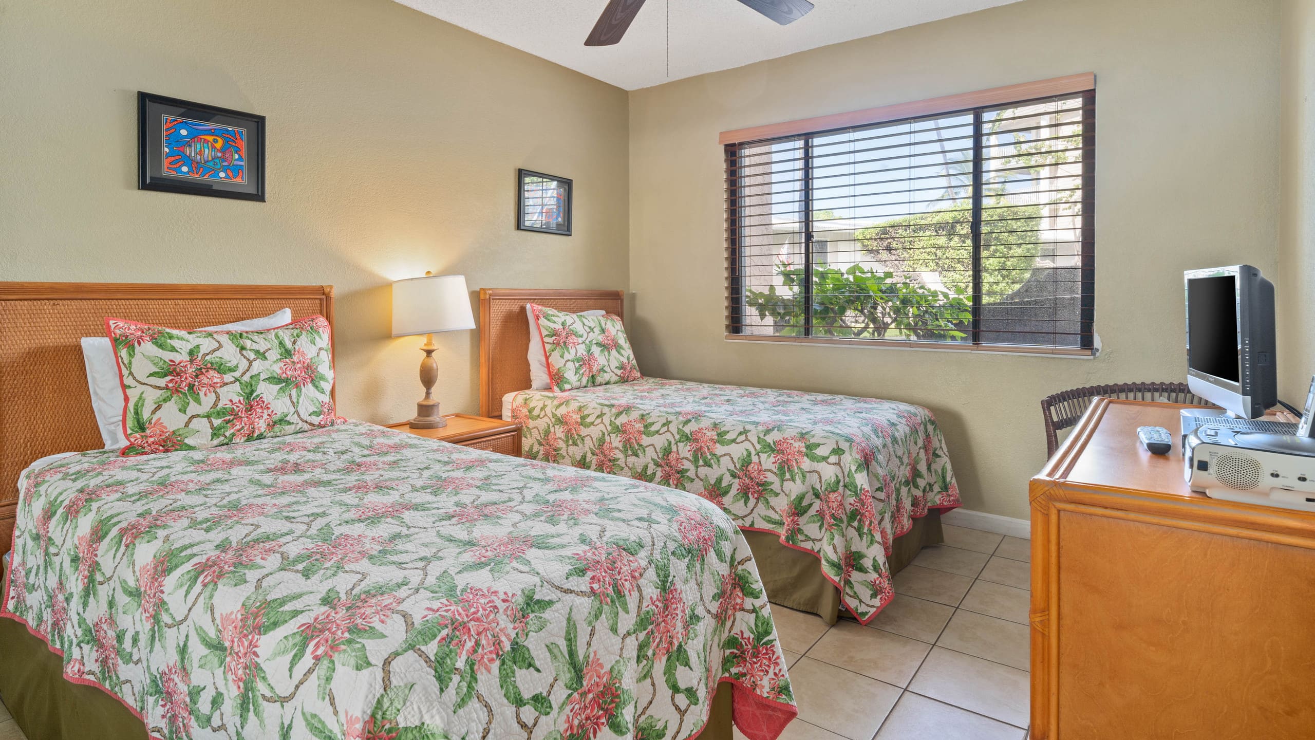 Condo in Kailua-Kona · ★4.8 · 2 bedrooms · 3 beds · 2 baths - Image 13