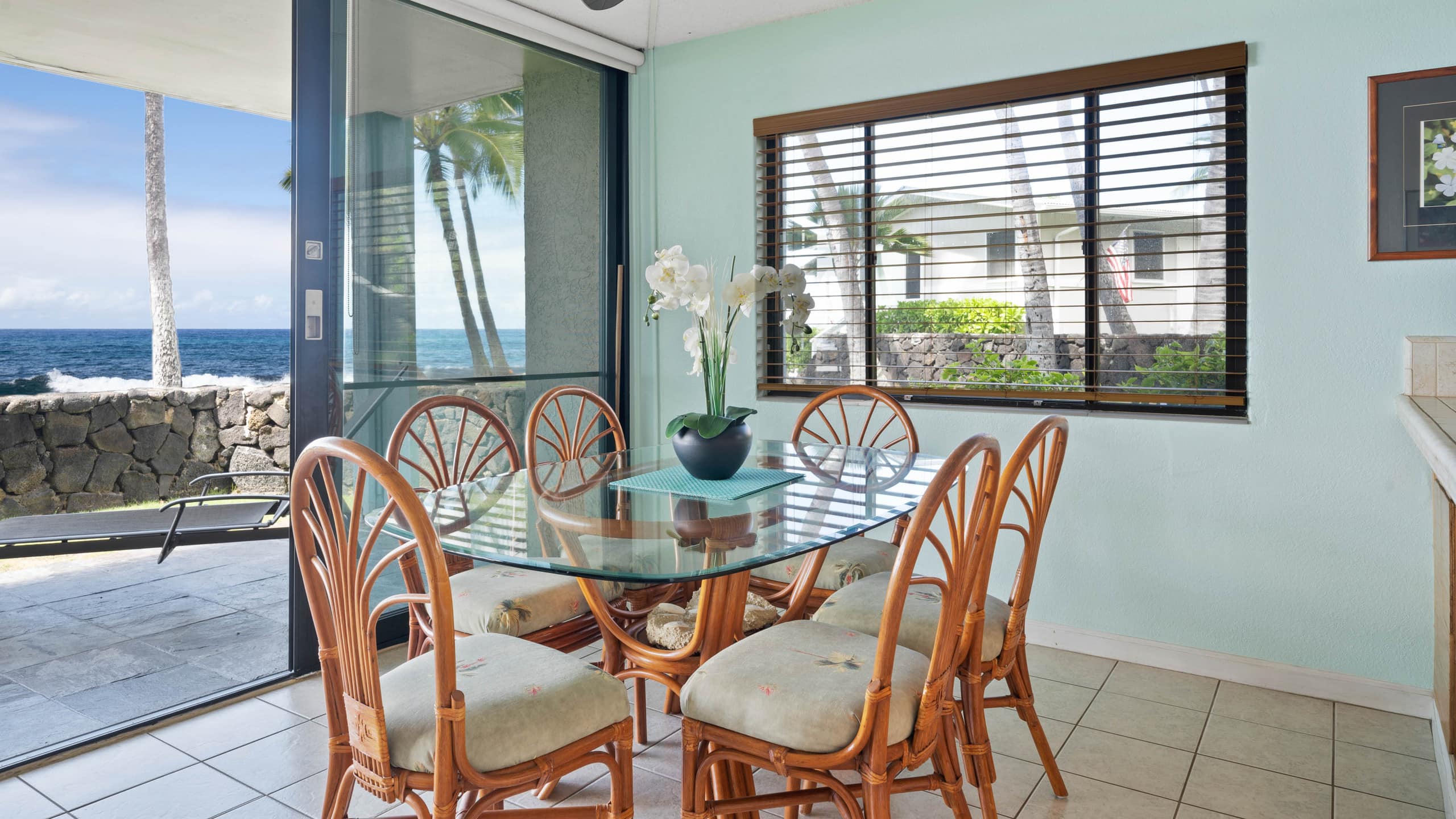 Condo in Kailua-Kona · ★4.8 · 2 bedrooms · 3 beds · 2 baths - Image 6