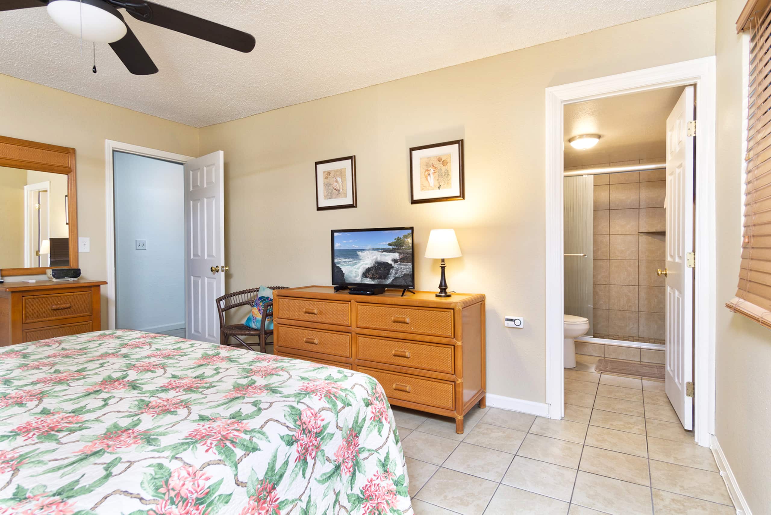 Condo in Kailua-Kona · ★4.8 · 2 bedrooms · 3 beds · 2 baths - Image 12