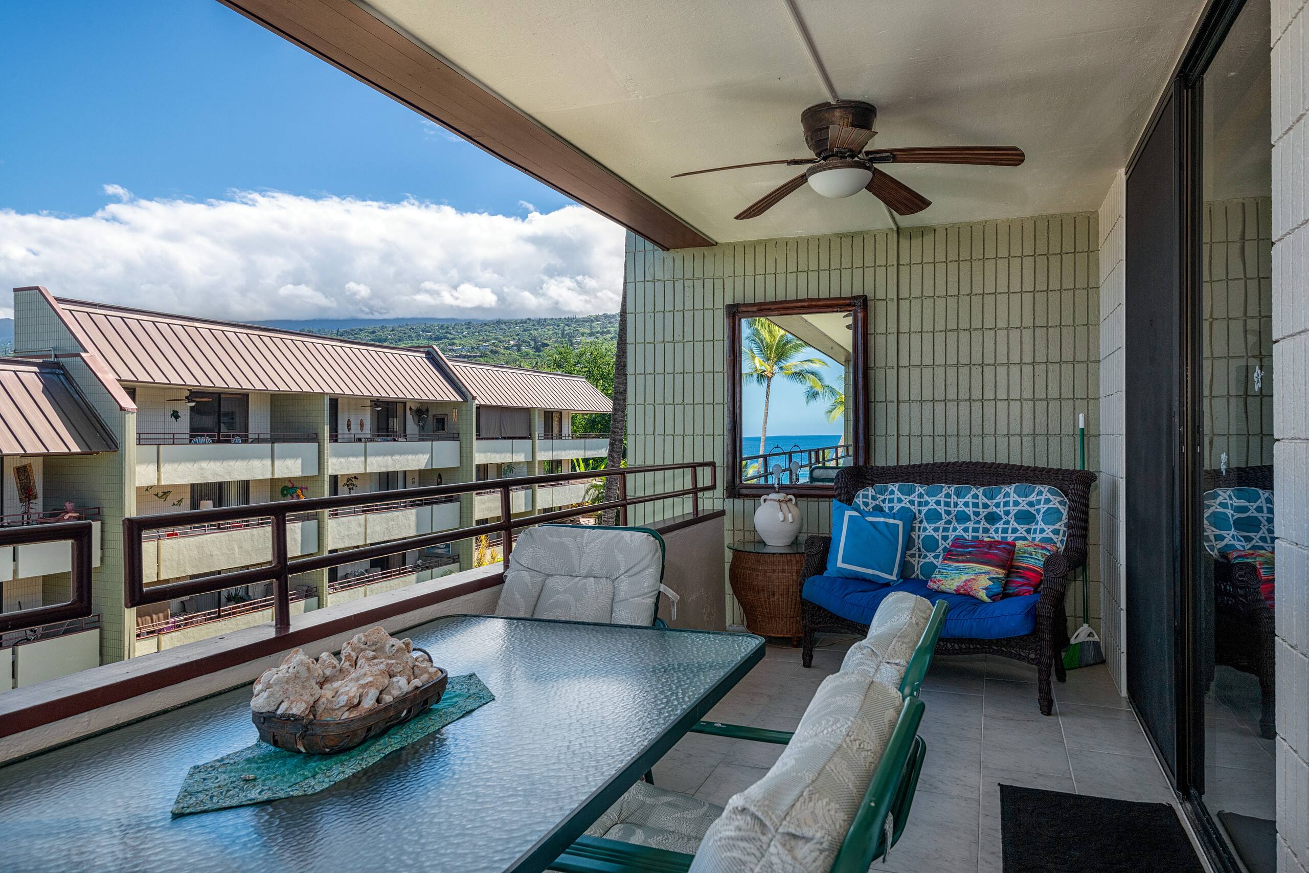 Condo in Kailua-Kona · ★4.77 · 2 bedrooms · 3 beds · 2 baths - Image 10