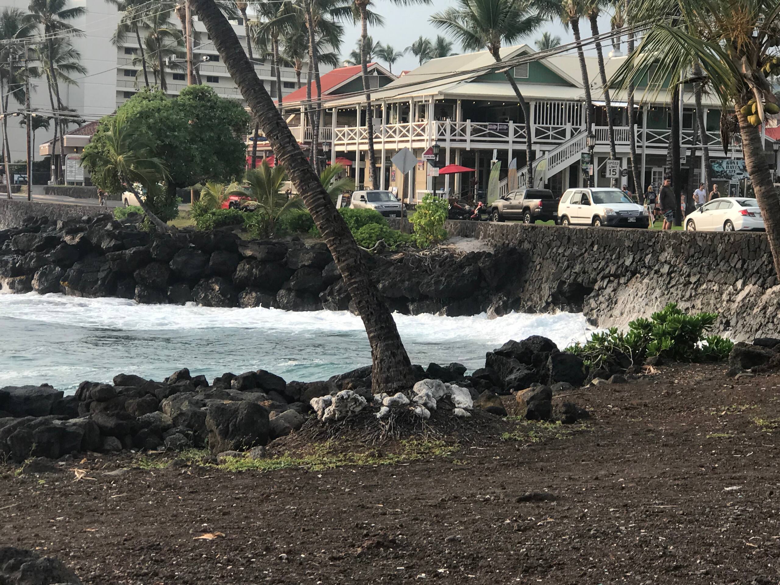 Condo in Kailua-Kona · ★4.77 · 2 bedrooms · 3 beds · 2 baths - Image 12