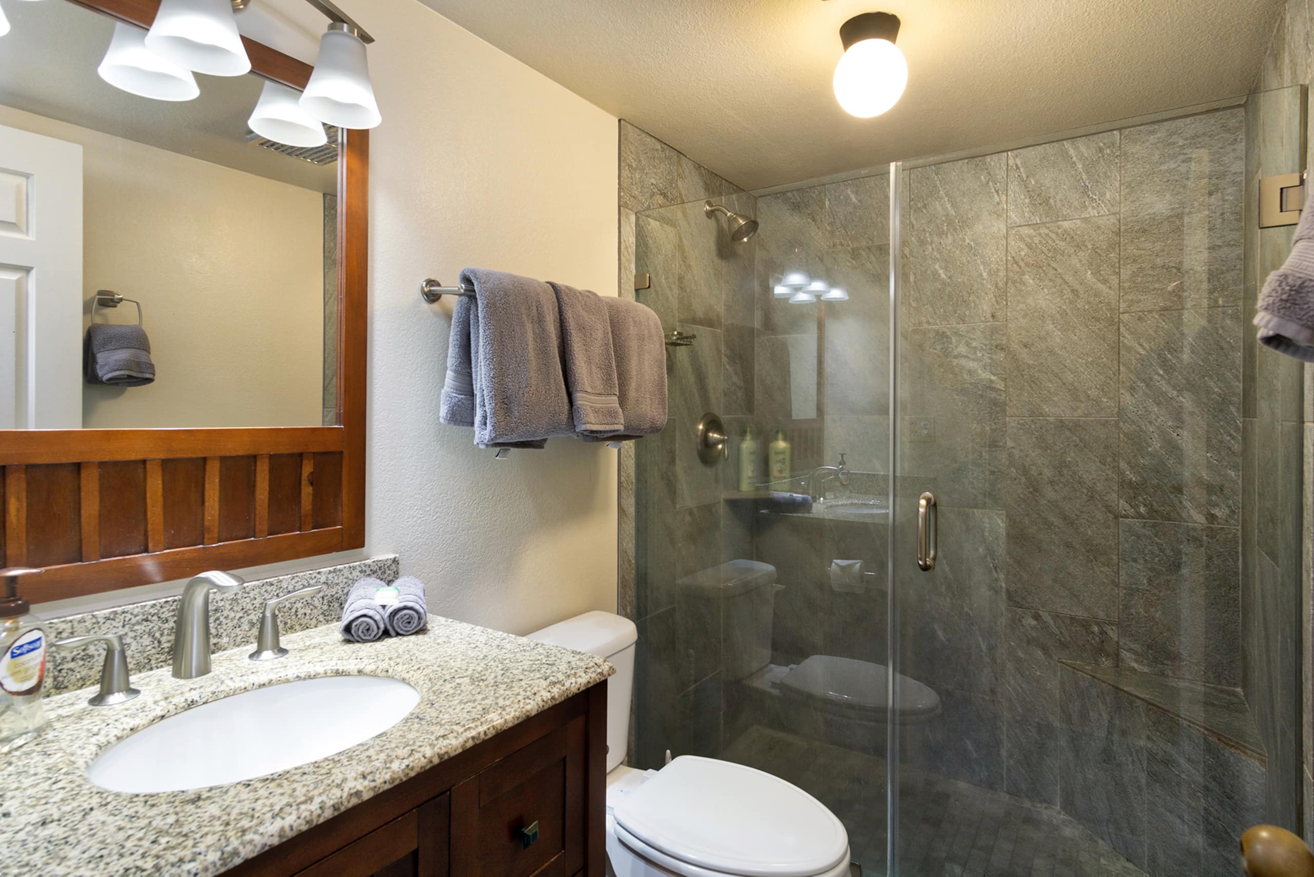 Condo in Kailua-Kona · ★4.74 · 1 bedroom · 2 beds · 1 bath - Image 13