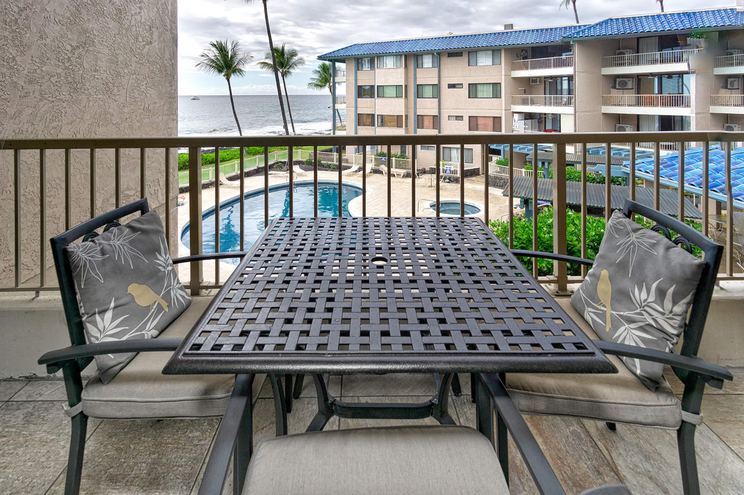 Condo in Kailua-Kona · ★4.74 · 1 bedroom · 2 beds · 1 bath - Image 3