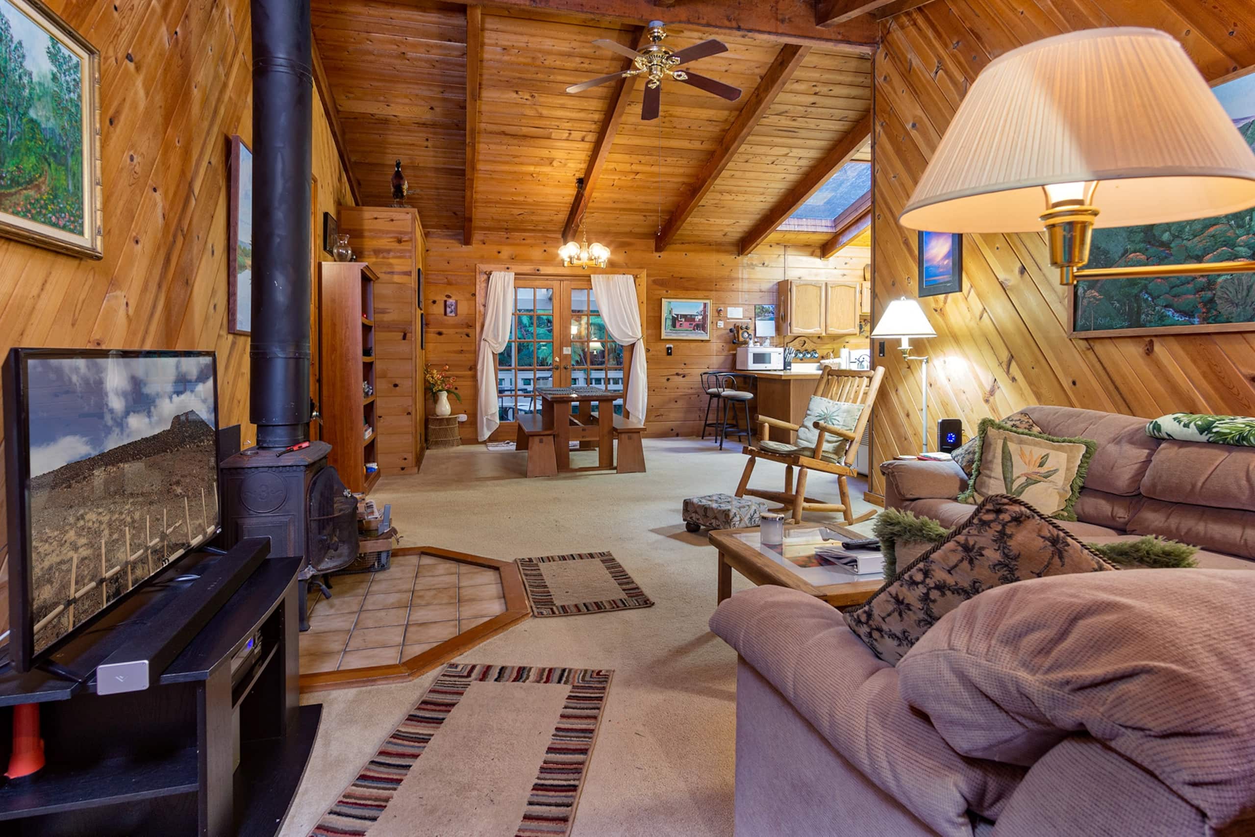 Home in Volcano · ★4.43 · 3 bedrooms · 5 beds · 2 private baths - Image 5
