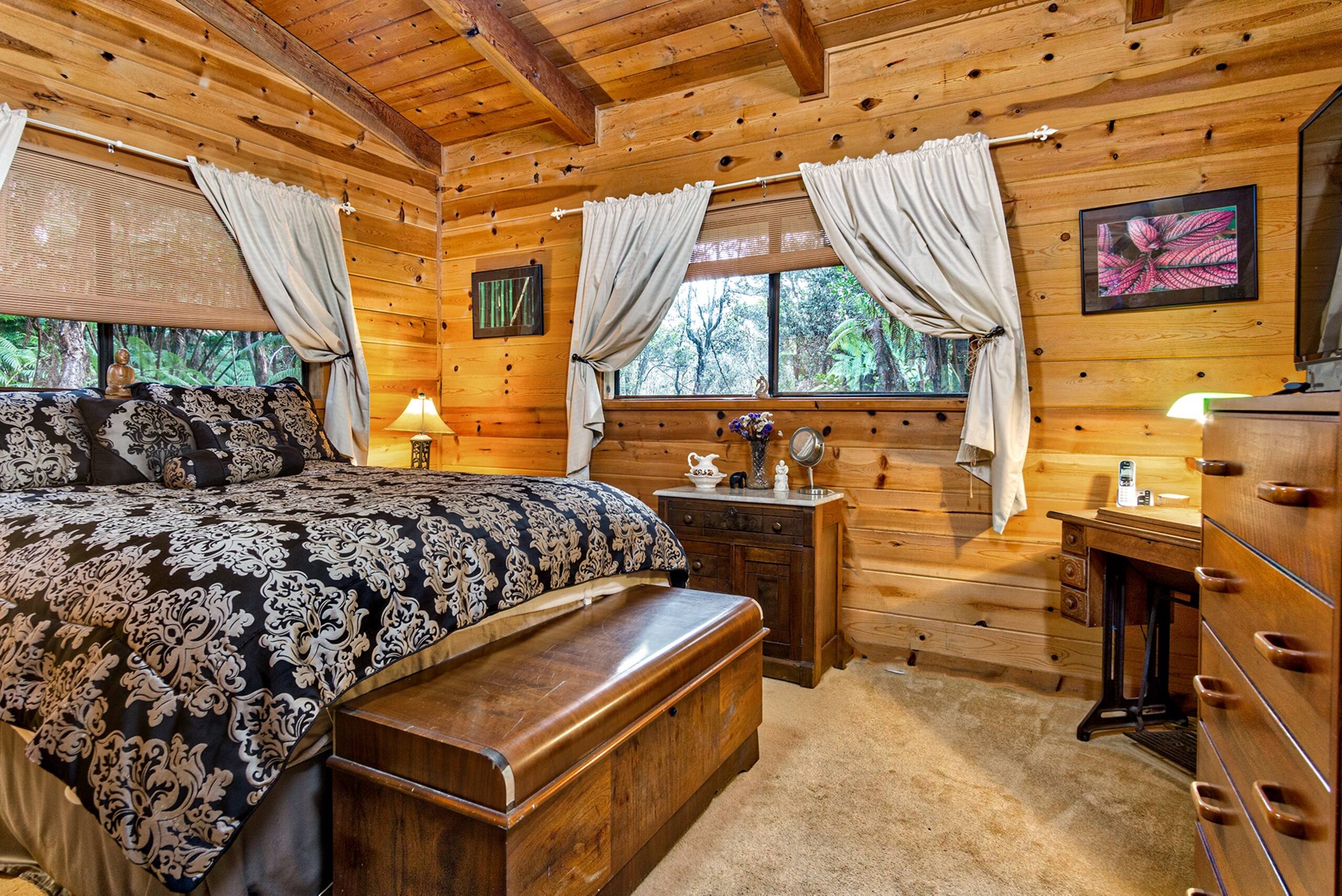 Home in Volcano · ★4.43 · 3 bedrooms · 5 beds · 2 private baths - Image 11