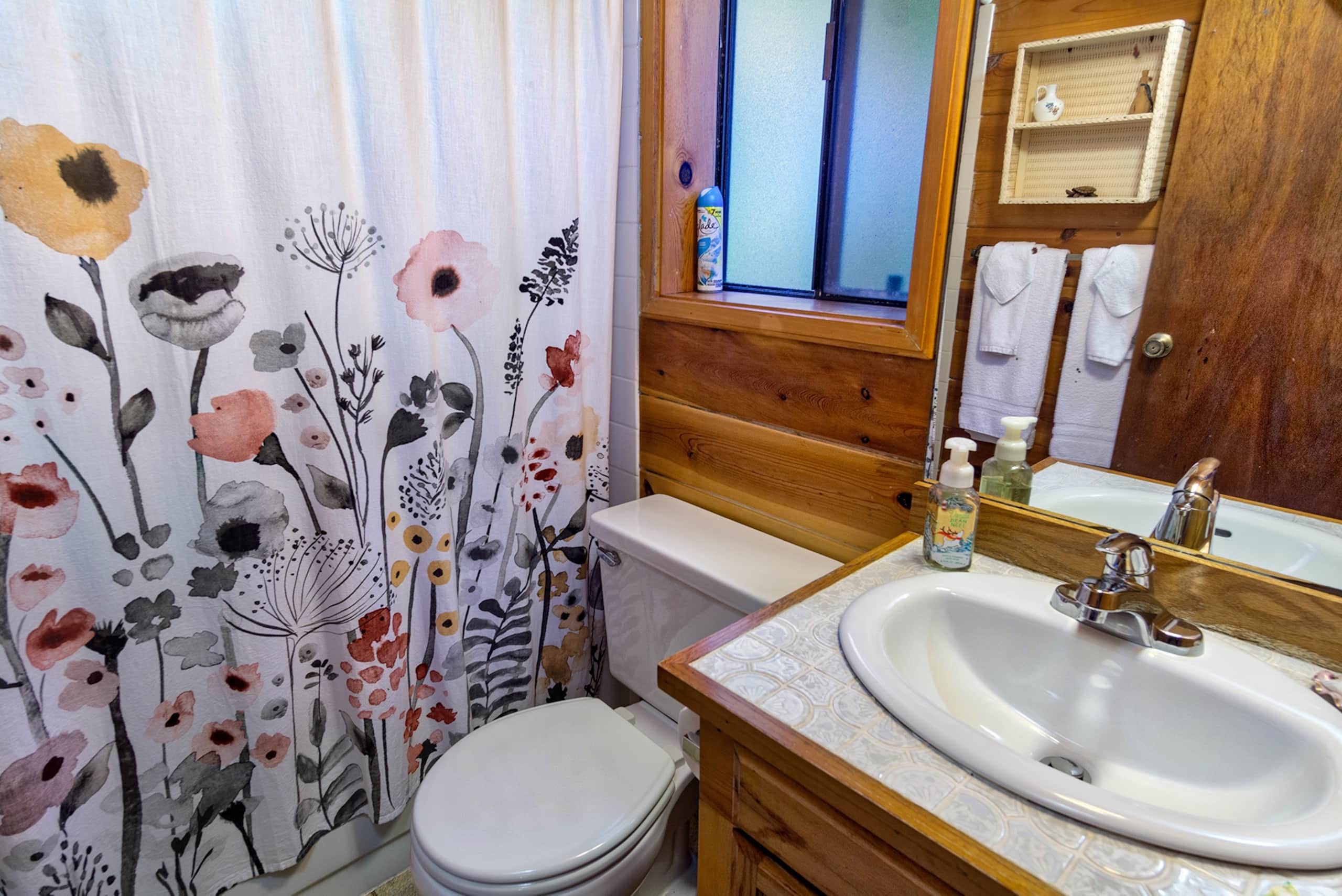 Home in Volcano · ★4.43 · 3 bedrooms · 5 beds · 2 private baths - Image 13