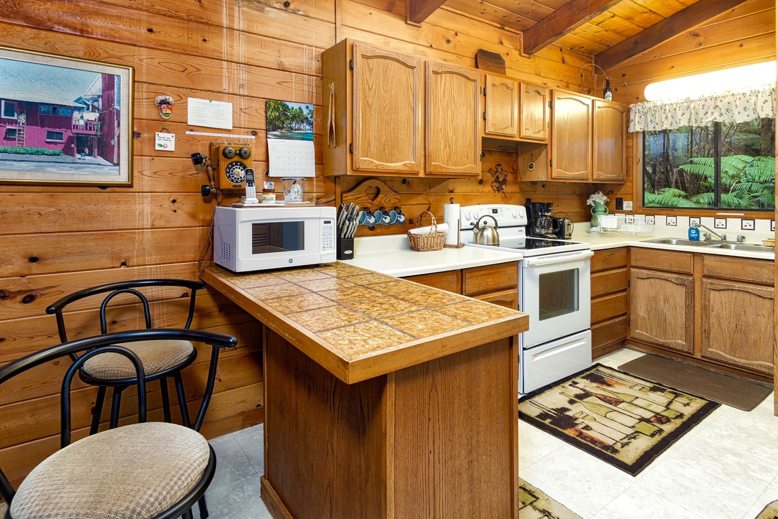 Home in Volcano · ★4.43 · 3 bedrooms · 5 beds · 2 private baths - Image 7