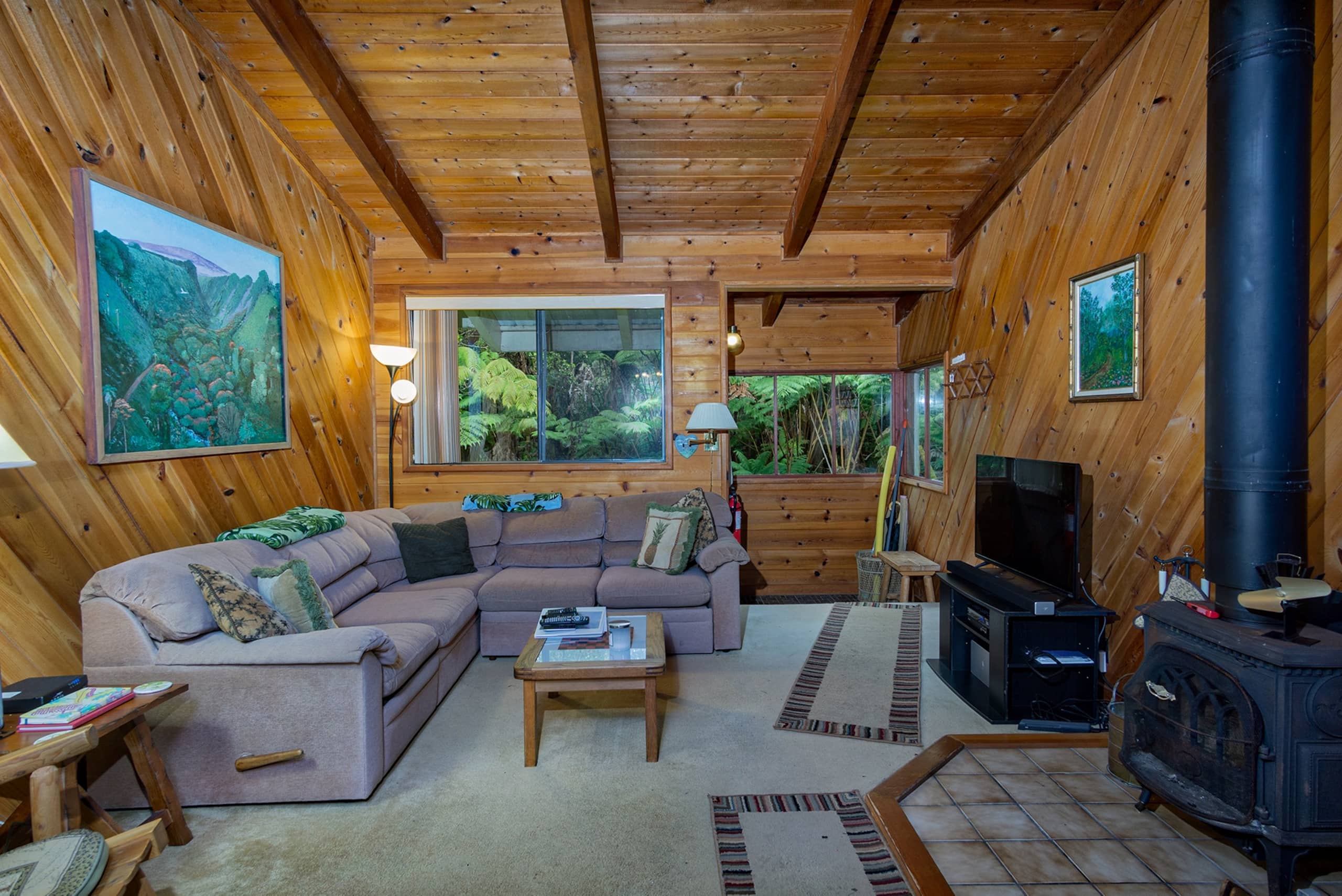 Home in Volcano · ★4.43 · 3 bedrooms · 5 beds · 2 private baths - Image 1