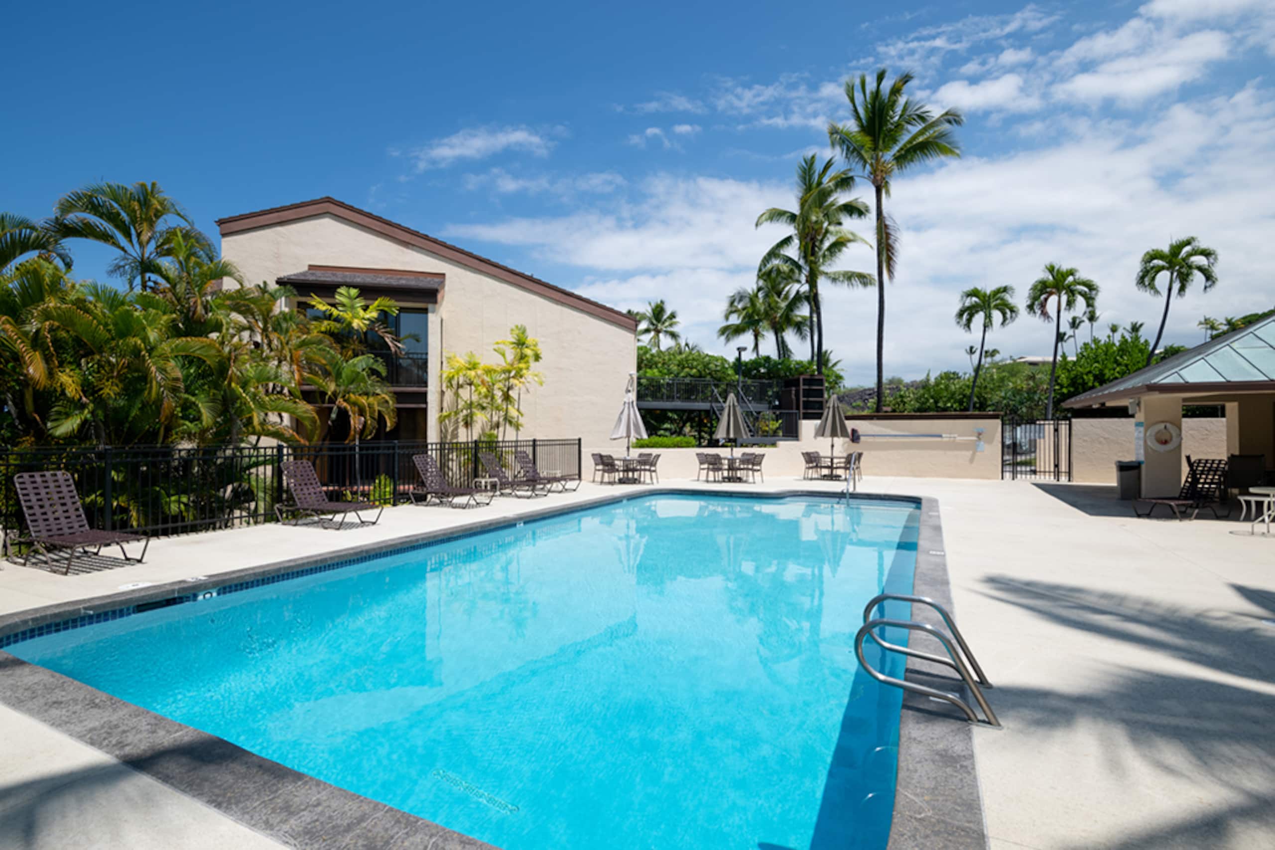 Condo in Kailua-Kona · ★4.79 · 3 bedrooms · 4 beds · 2 private baths - Image 19