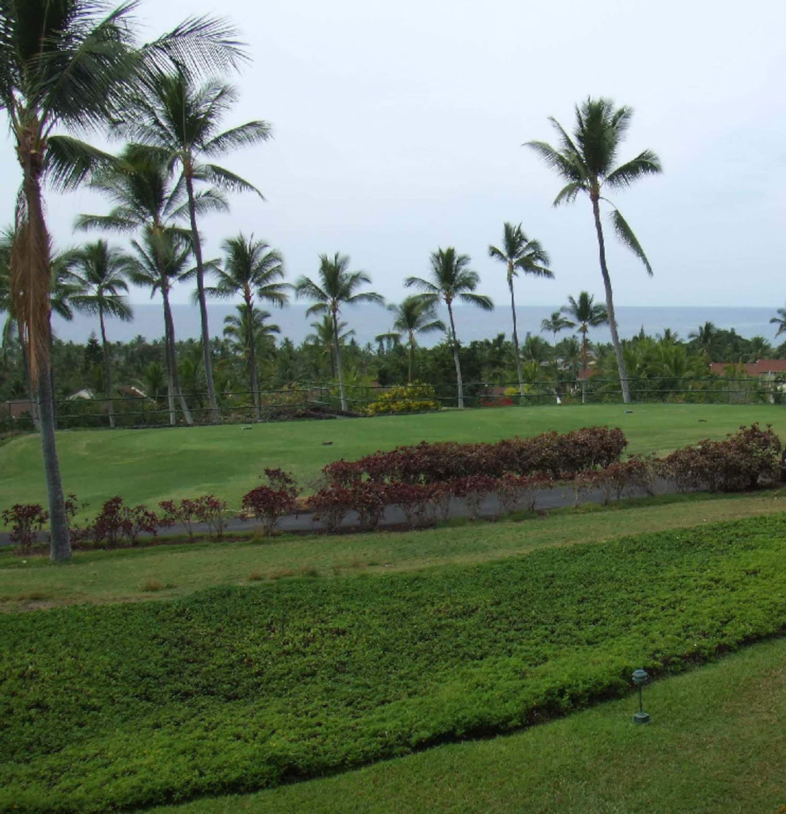 Condo in Kailua-Kona · ★4.79 · 3 bedrooms · 4 beds · 2 private baths - Image 14